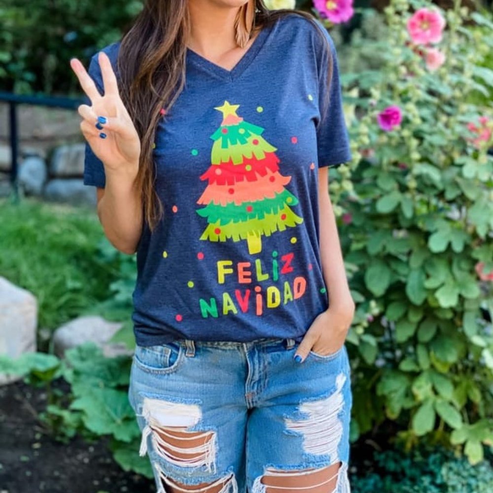 ⭐️Feliz Navidad Graphic Tee
